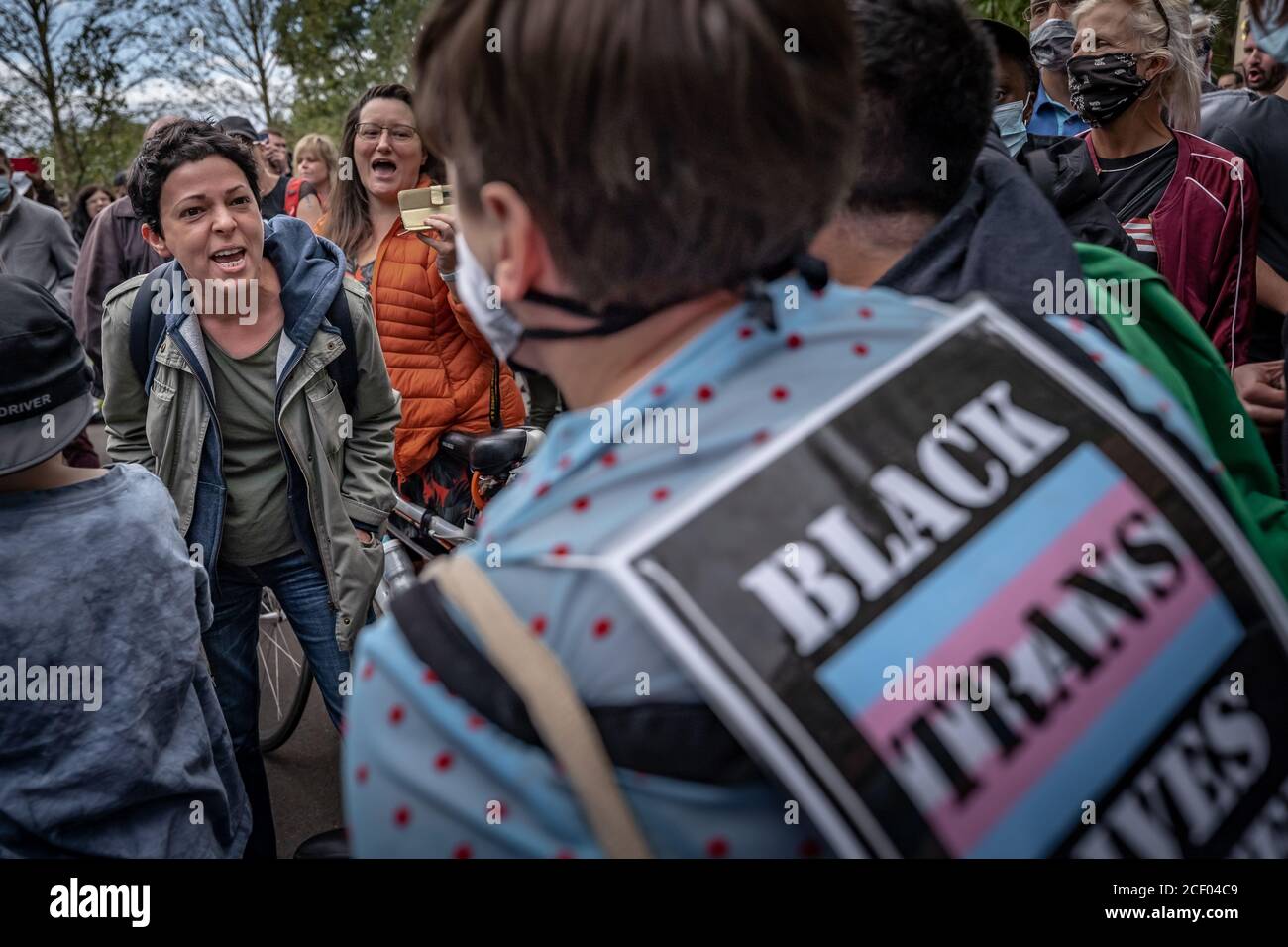 Die Vertretung für Women Supporter(L) kollidiert mit Black Trans Lives Matters Aktivist (R) in Speakers' Corner, Hyde Park, London, Vereinigtes Königreich Stockfoto