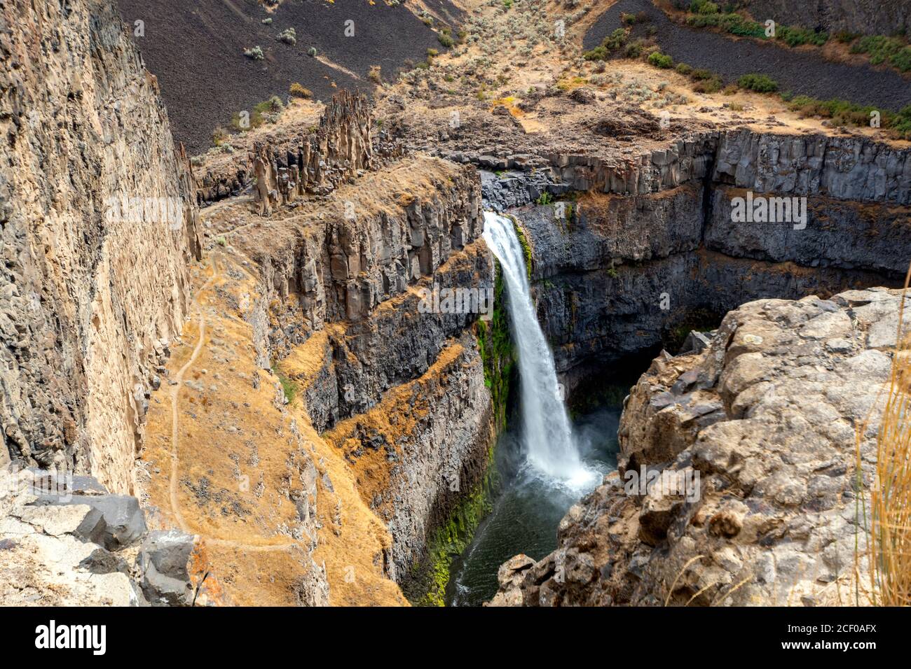 Nahaufnahme der Palouse Falls einschließlich der Felsformation auf den Wasserfällen im State Park im Bundesstaat Washington, USA Stockfoto