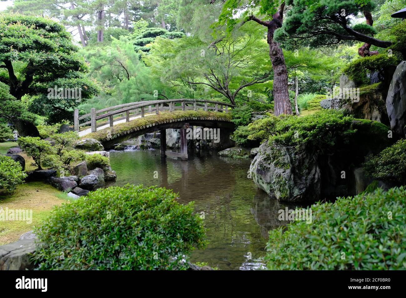 Kyoto Japan - Kyoto Imperial Palace Gartenteich mit Brücke Stockfoto