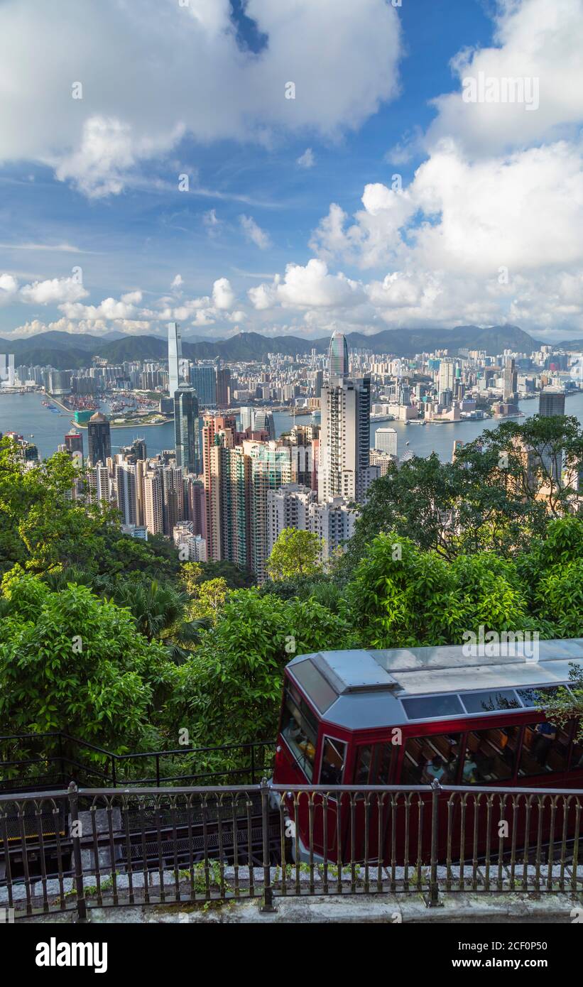 Peak Tram und Skyline, Hongkong Stockfoto