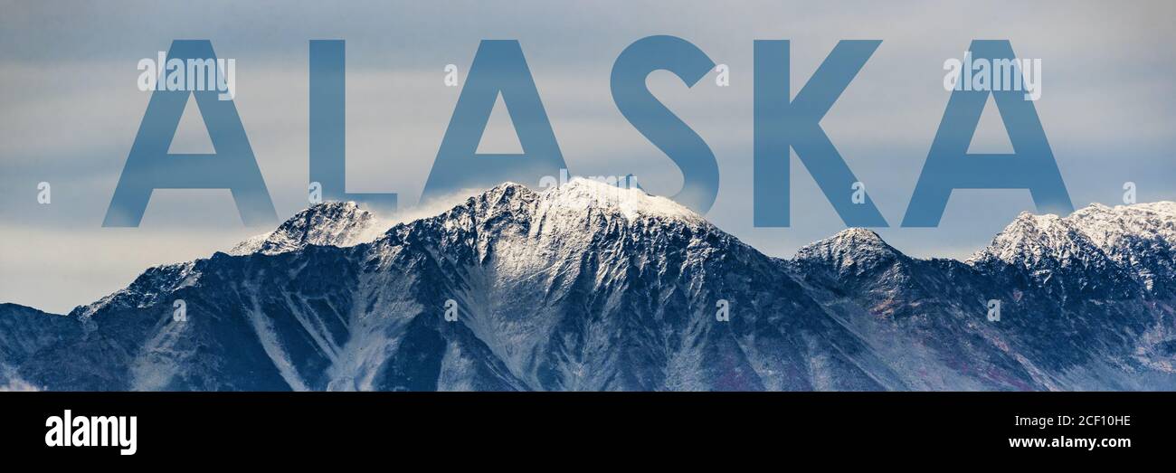 Alaska Landschaft Panorama Banner der Schnee Berggipfel im Glacier Bay National Park, USA. Alaska-Titelposter für Kreuzfahrten im Sommer Stockfoto
