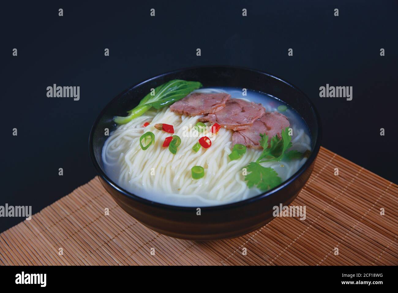 Chinesische Küche Rindfleisch Ball Gemüse Nudel Stockfoto