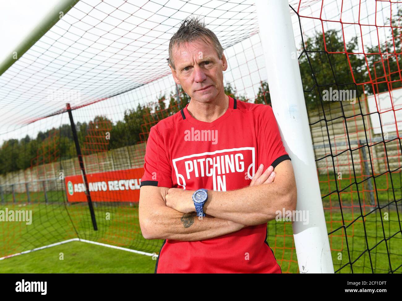 Der ehemalige Fußballspieler Stuart Pearce vor dem FC Thame United in Oxfordshire, um seine Rolle als Botschafter eines neuen Multi-Millionen-Pfund-Investitionsprogramms von GVC mit dem Namen Pitching in bekannt zu geben, Das wurde entwickelt, um den Breitensport durch finanzielle Unterstützung zu unterstützen und zu fördern, da die unteren Ligen des Fußballs mit den Folgen der COVID-19-Pandemie fertig werden Stockfoto