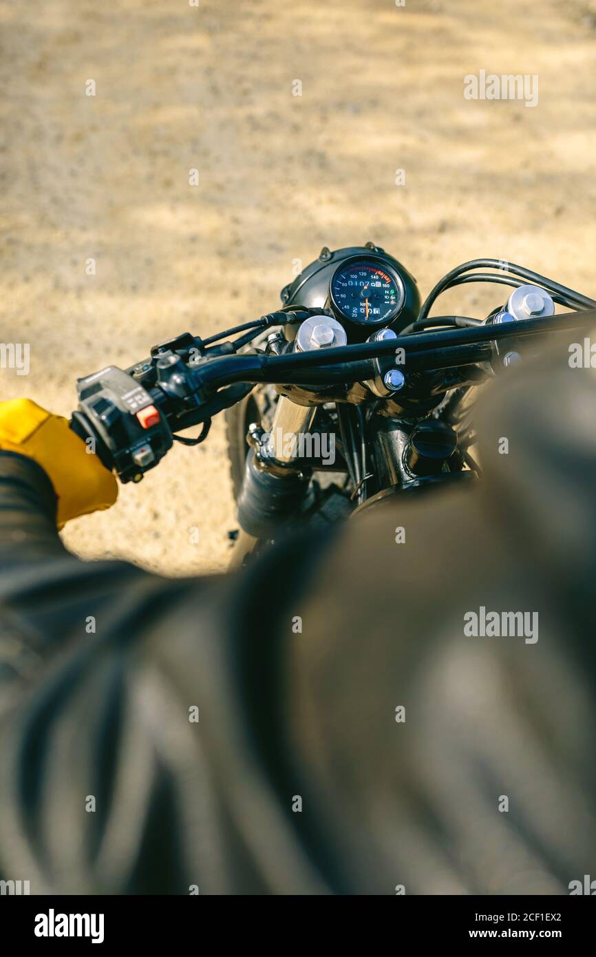 Motorradlenker und Kilometerzähler Stockfoto