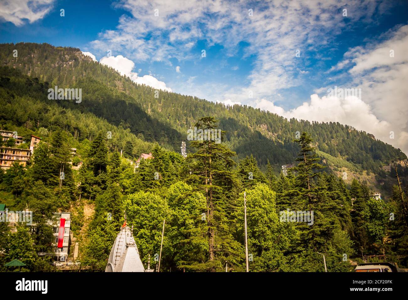 Manali, Himachal Pradesh. Panoramablick auf den Himalaya. Natürliche Schönheit des Solang Valley in Indien. Berühmter Touristenort für Reisen und Flitterwochen Stockfoto
