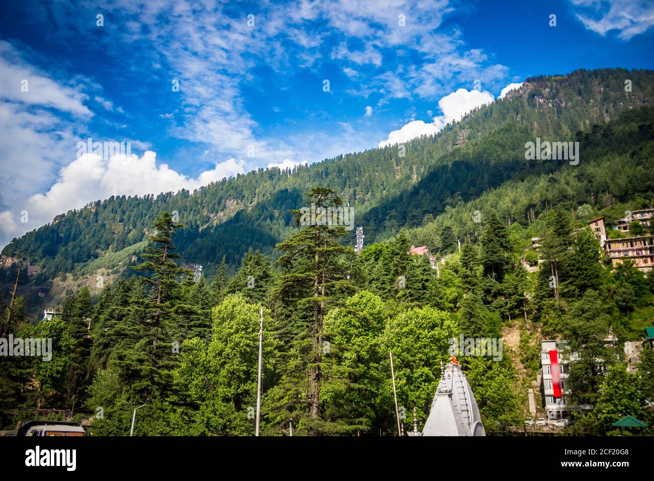 Manali, Himachal Pradesh. Panoramablick auf den Himalaya. Natürliche Schönheit des Solang Valley in Indien. Berühmter Touristenort für Reisen und Flitterwochen Stockfoto