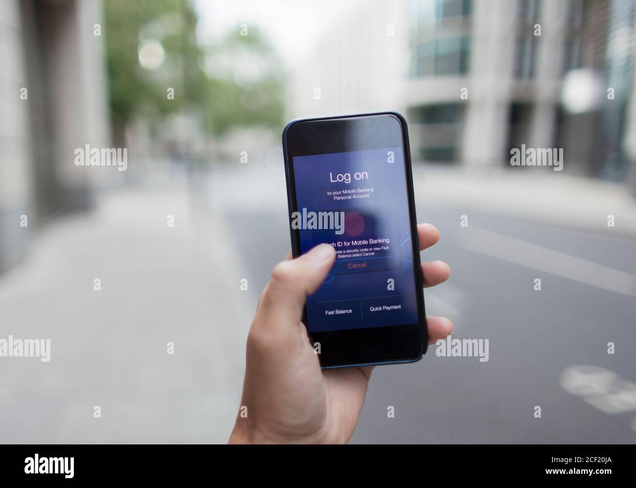 POV Smart Phone Touch-ID-Anmeldung auf dem Bildschirm Stockfoto