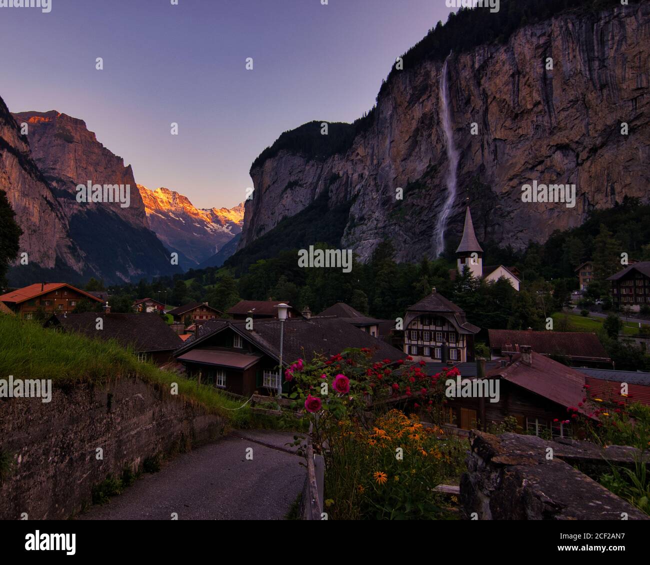 Lauterbrunnen, einer der schönsten Orte in der Schweiz. Authentisches Reisefoto für das Reiseziel. Stockfoto
