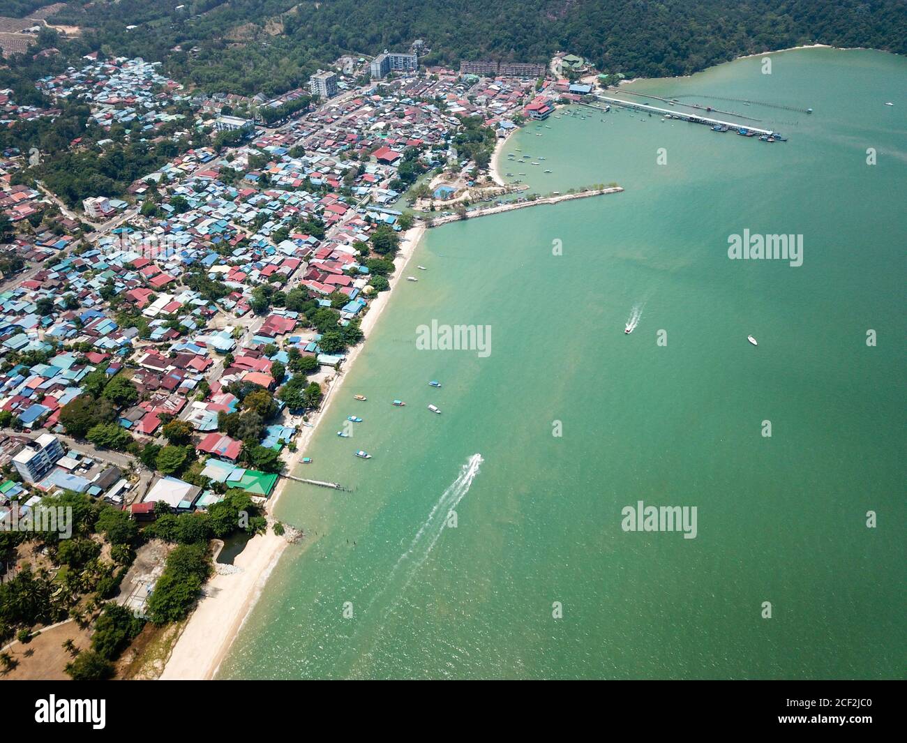 Luftaufnahme Teluk Bahang Fischerdorf, Pulau Pinang. Stockfoto
