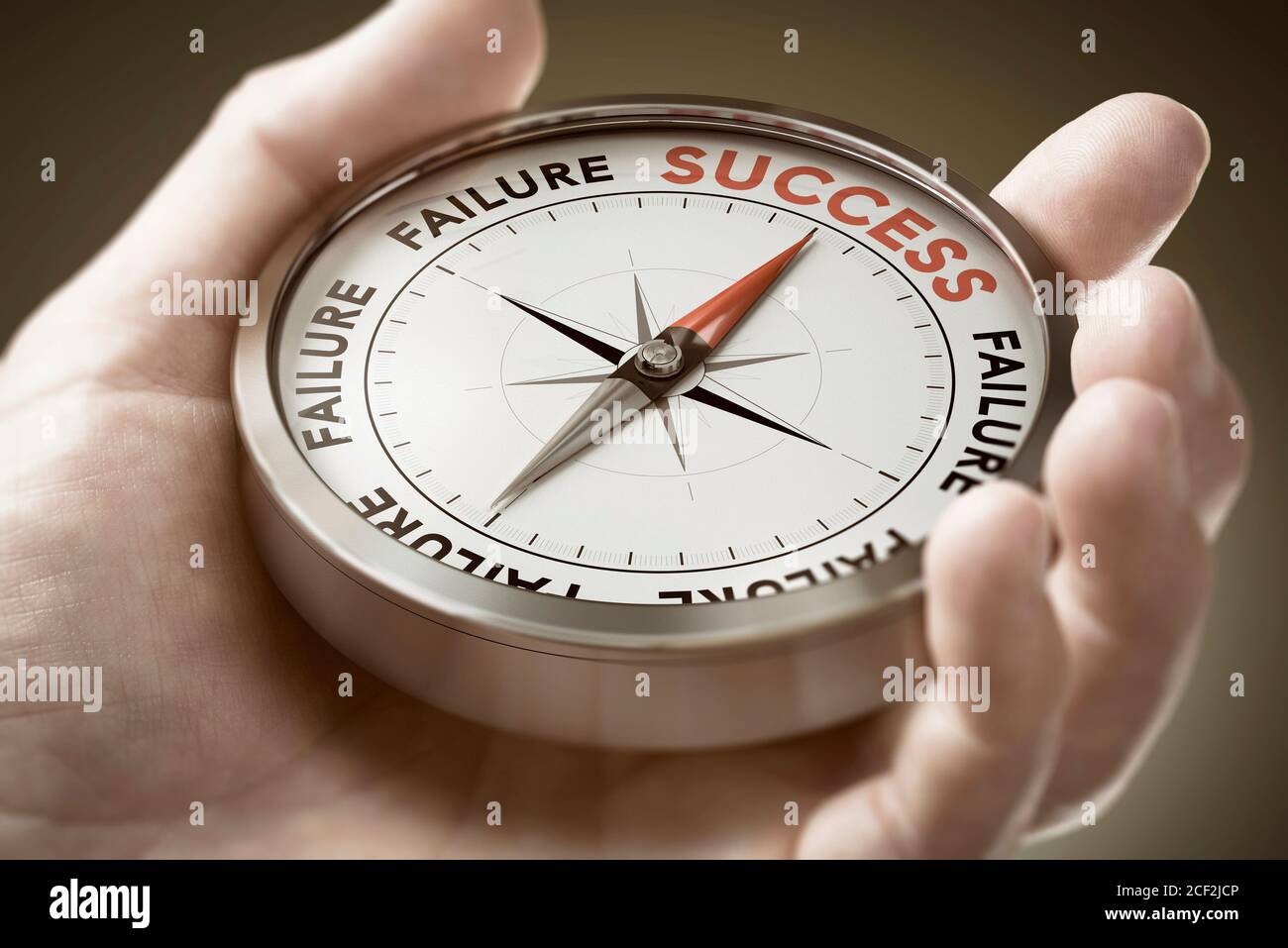 Mann Hand hält einen konzeptionellen Kompass mit Nadel zeigt das Wort Erfolg. Strategische Vision. Erfolgreiches Geschäftsstrategiekonzept. Zusammengesetztes Bild b Stockfoto