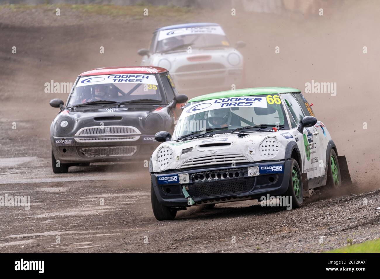 Rob Methold im Mini Cooper S Rennen in der BMW Mini Klasse beim 5 Nations British Rallycross Event in Lydden Hill, Kent, UK. Während COVID-19 Stockfoto