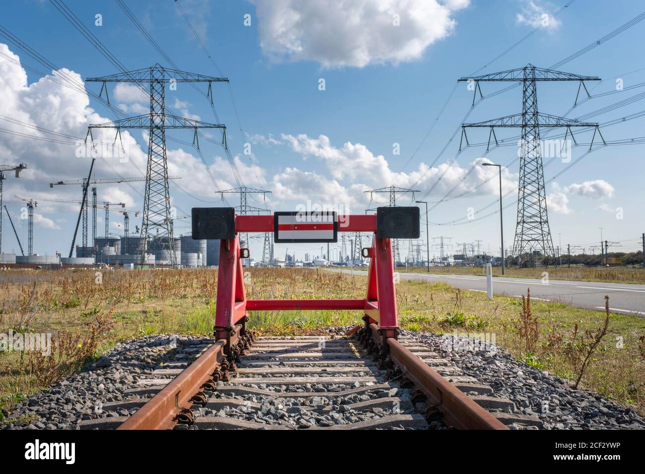 Rote Eisenbahnpuffer Ende zum Bestimmungsort im europoort holland In der Nähe von rotterdam Stockfoto