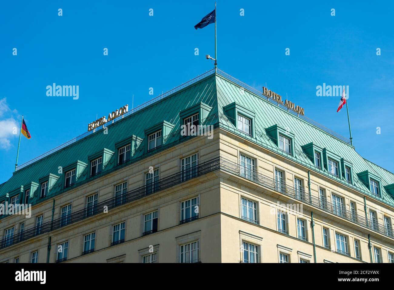 BERLIN, DEUTSCHLAND - 09. Mai 2020: BERLIN, DEUTSCHLAND 09. Mai 2020. Hotel Adlon in Berlin Stockfoto