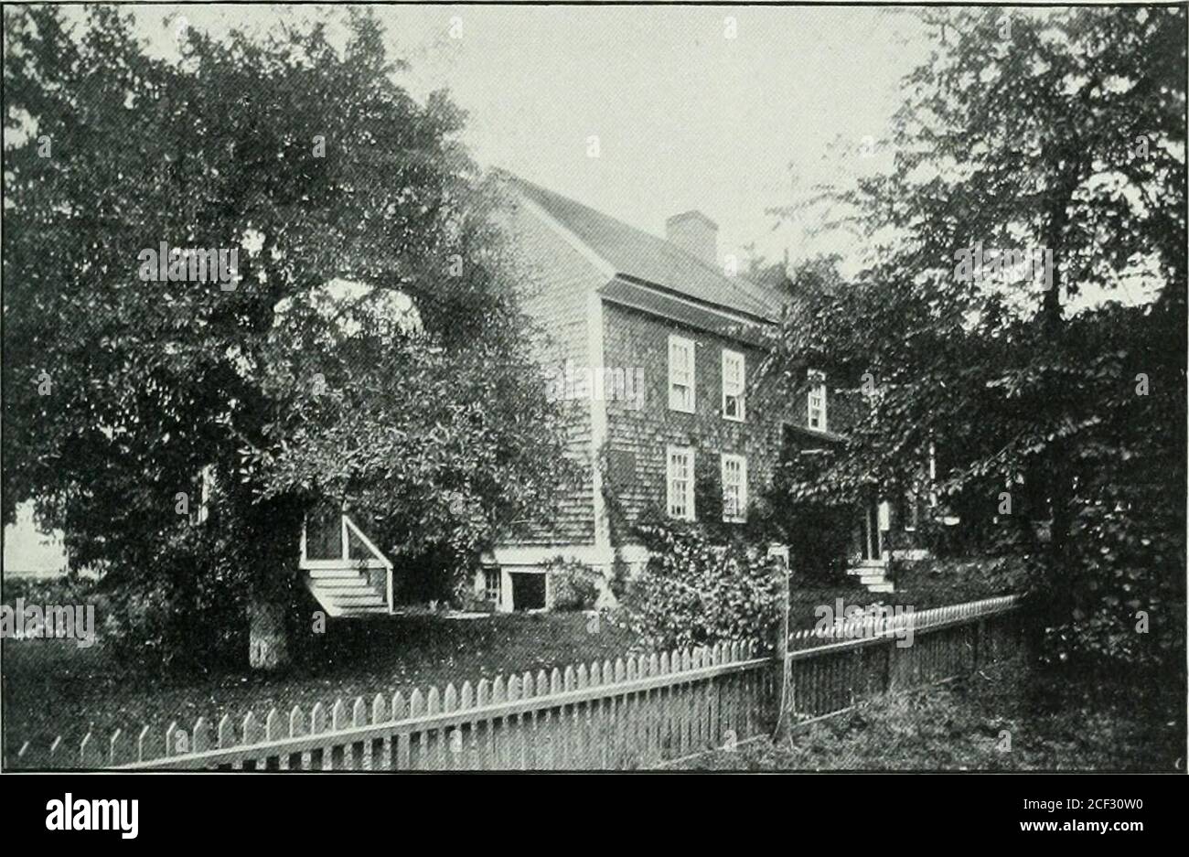 . Malerisches New London und seine Umgebung : Grofton, Mystic, Montville, Waterford, zu Beginn des zwanzigsten Jahrhunderts. Prin-cipal Stadt: Und ohne Zweifel waren sie sehr zufrieden l) y dieses Zugeständnis der Legislature. Es war dann in Ordnung lljlil llll STRASSE. 10 malerisch 1Rew Uondon. Um den schönen Fluss der Mohe-gans die Tliames zu nennen, IMT an gerade whatdate es den Namen abgeleitet, gehestowed Unehre seines berühmten Prototyps in eng-Land, ist nicht sicher. Die frühesten Einwohner von NeuLondon kamen von Cape Ann, Massa-chusetts – Gloucester jjeople, zu dem das Meer ein Leben einbrachte, und towhom New Stockfoto