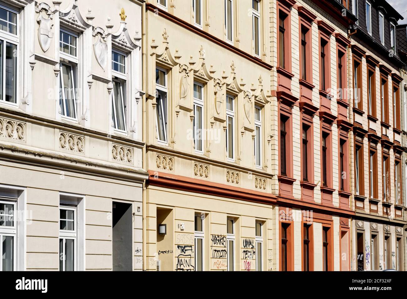 Bunte Fassaden von Häusern aus dem späten neunzehnten Jahrhundert in köln ehrenfeld Stockfoto