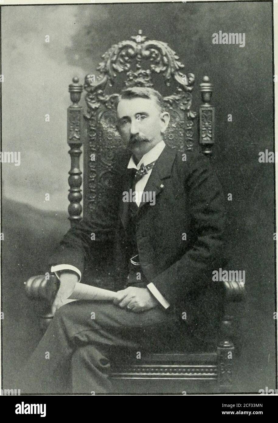 . Malerisches New London und seine Umgebung : Grofton, Mystic, Montville, Waterford, zu Beginn des zwanzigsten Jahrhunderts. L. Kenyon, aus NewLondon, und George E. Tingley, vonMystic, Connecticut, Fotografen, und an .lohn McGinley, Präsident des New London Board of Trade, fürhöfliche und fähige Unterstützung bei der Pub-lising der Arbeit. Ohne die Hilfe der Geschäftsleute und der liberalen Suliscriptions, die für Bücher und Illustrationen wiedererdacht wurden, hätte eine solarge und anerkennbare Publicationnicht gemacht werden können. Wir danken den Bürgerinnen und Bürgern aufrichtig für ihren Glauben und ihre Unterstützung. Die Herausgeber. Stockfoto