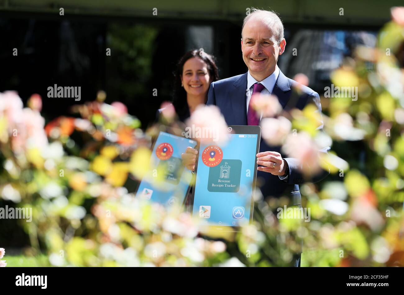 Taoiseach Micheal Martin und Tourismusministerin Catherine Martin bei der Einführung des Aufenthalts- und Ausgabenprogramms im Restaurant Fire im Stadtzentrum von Dublin. Die Regelung soll den Tourismus in der Nebensaison ankurbeln. Stockfoto