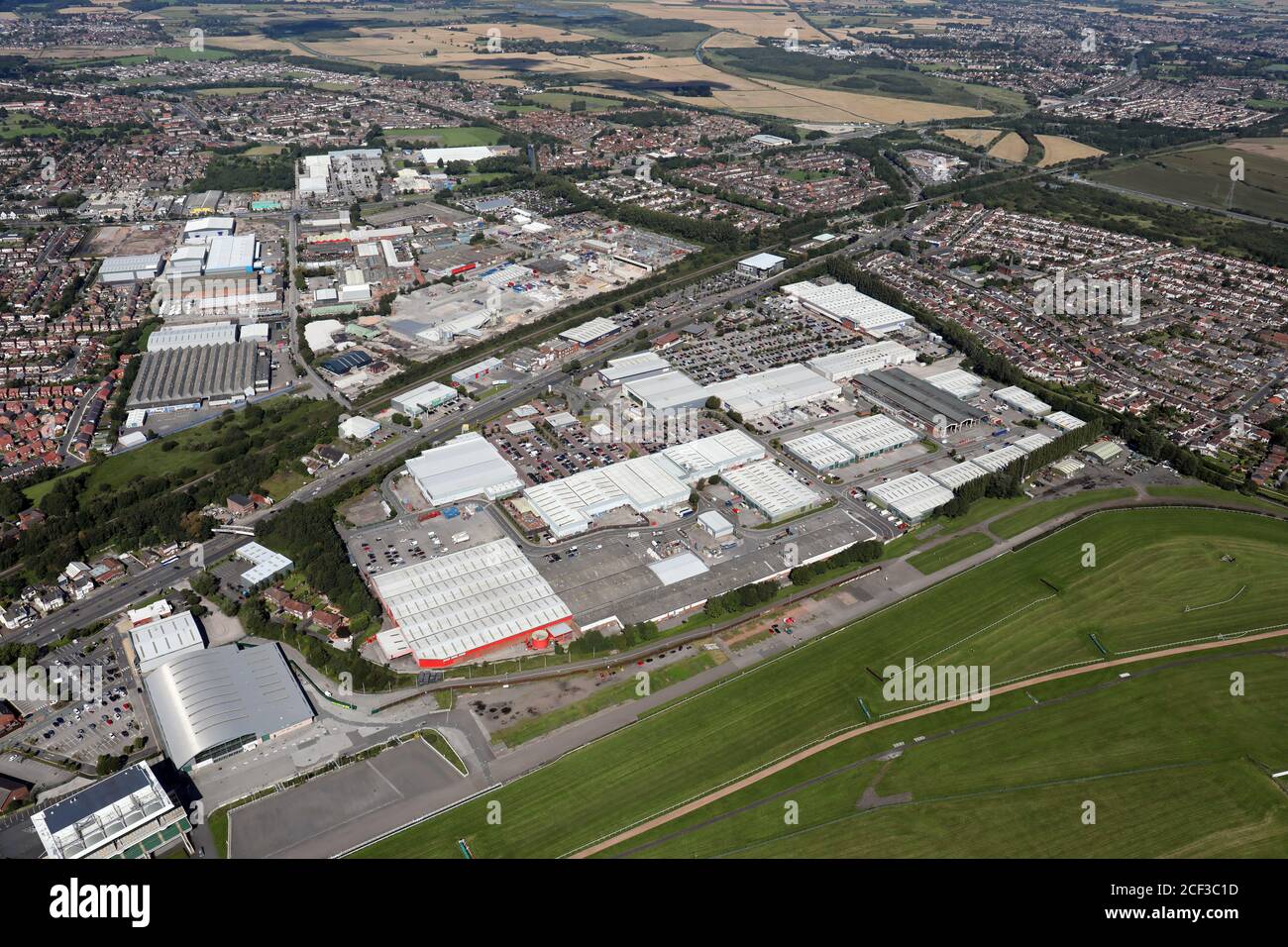 Luftaufnahme des Aintree Racecourse Retail & Business Park, Stockfoto