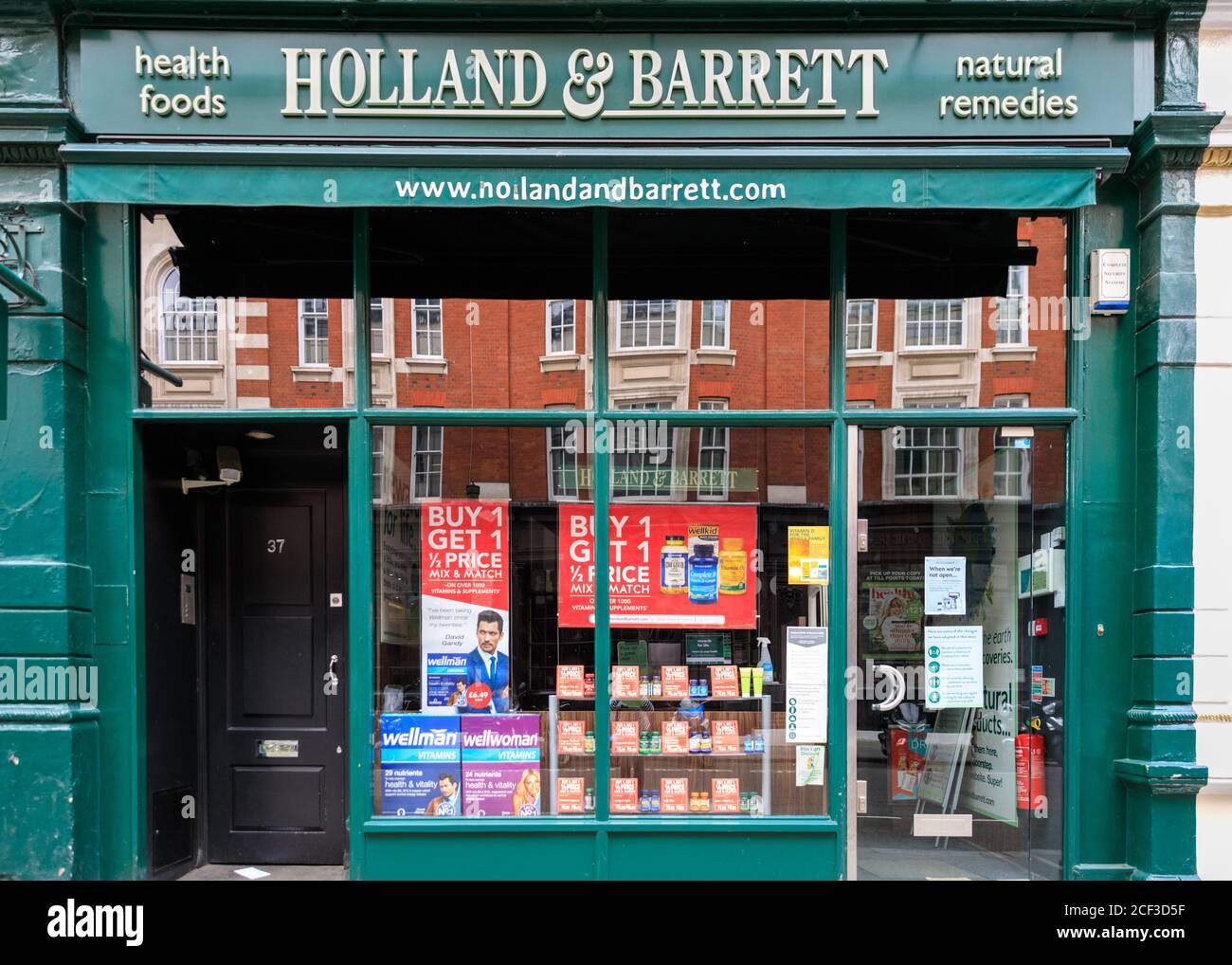 Holland und Barrett Store Front, britische Lebensmittel und natürliche Rememdies Shop-Kette in Covent Garden, London, England, Großbritannien Stockfoto