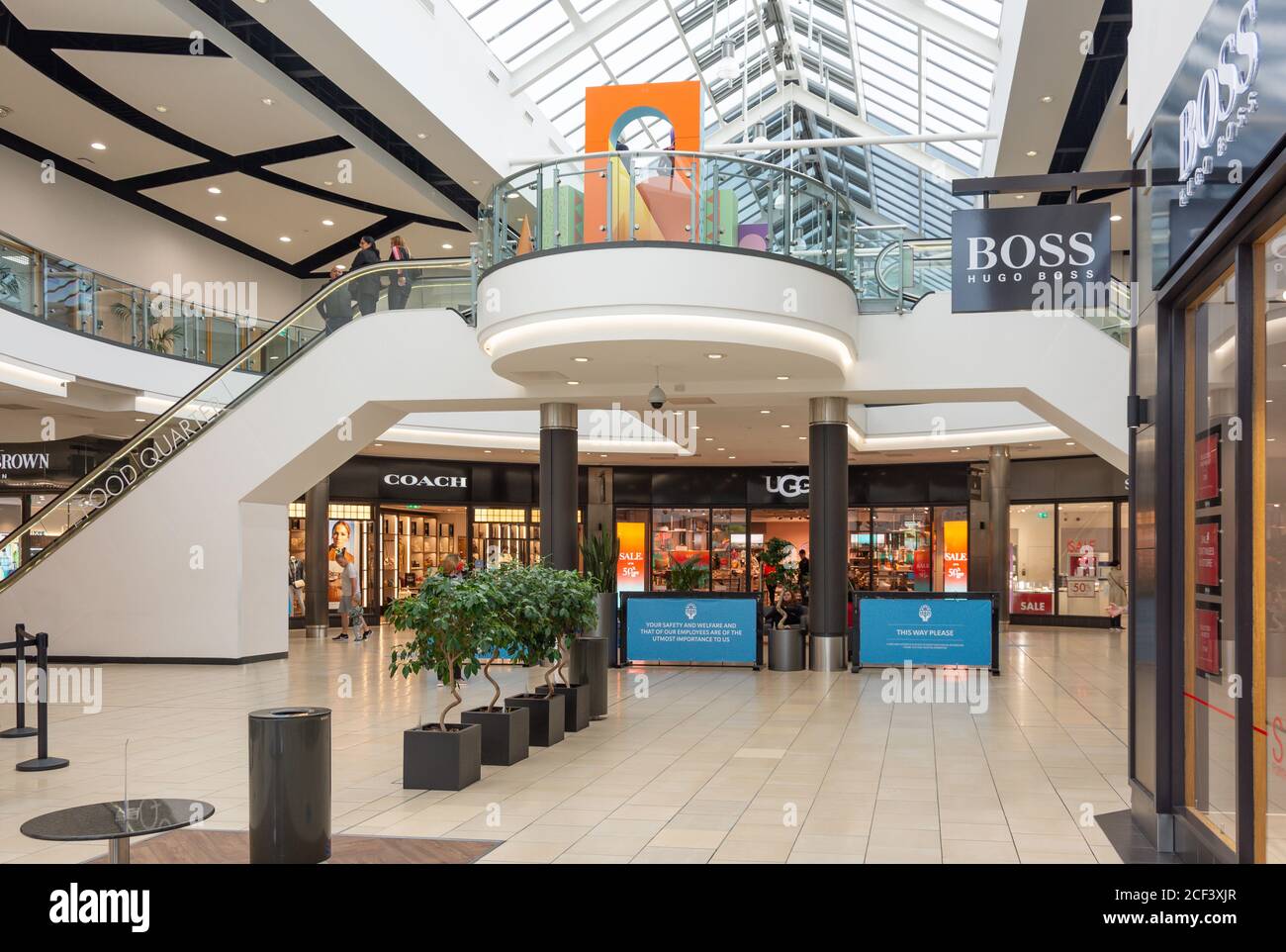 Innenansicht des York Designer Outlet Shopping Centers während der Covid 19 Pandemie, St Nicholas Avenue York, North Yorkshire, England, Vereinigtes Königreich Stockfoto