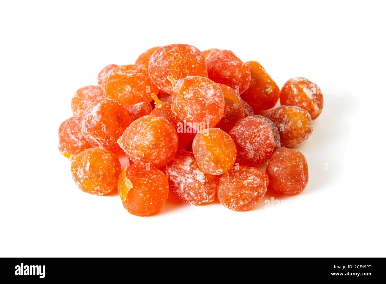 Süße getrocknete Mandarinen isoliert auf weißem Hintergrund. Vorderansicht, Nahaufnahme Stockfoto