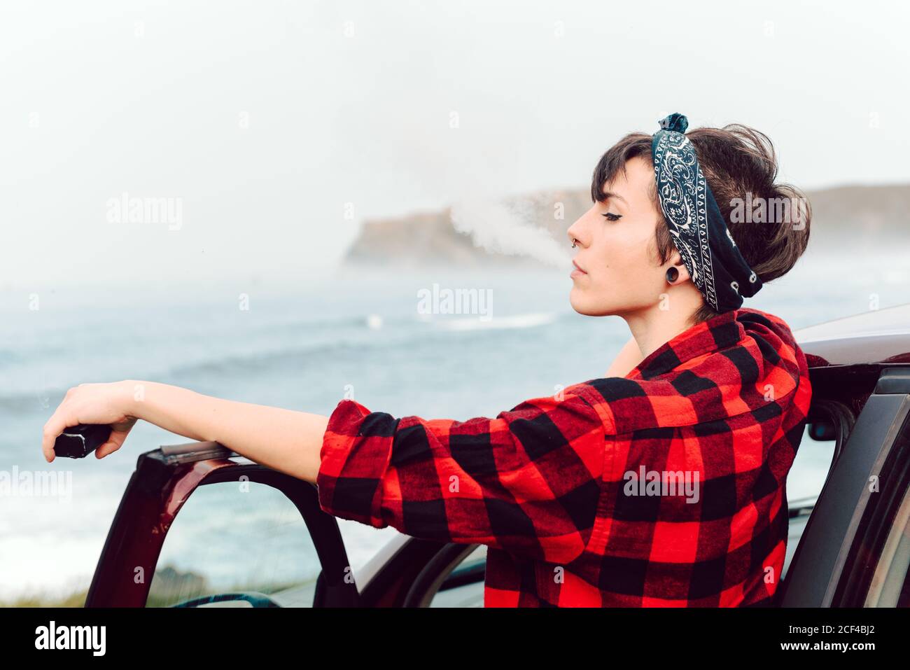 Bandana auf kopf Fotos und Bildmaterial in hoher Auflösung Alamy