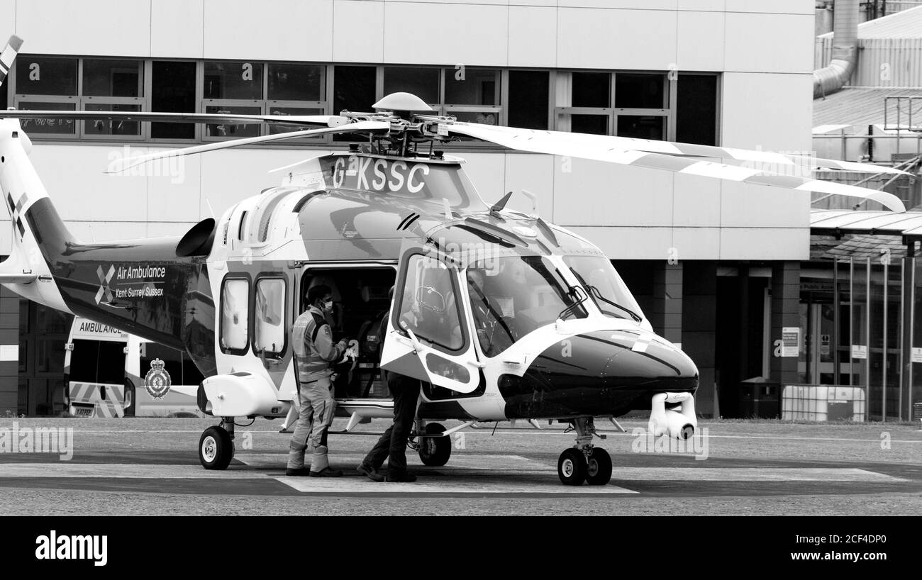 Kent Surrey Sussex Air Ambulance startet vom Eastbourne District Hospital, East Sussex, Großbritannien Stockfoto