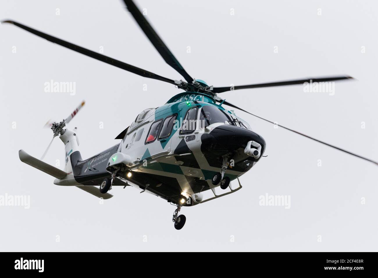 Kent Surrey Sussex Air Ambulance startet vom Eastbourne District Hospital, East Sussex, Großbritannien Stockfoto