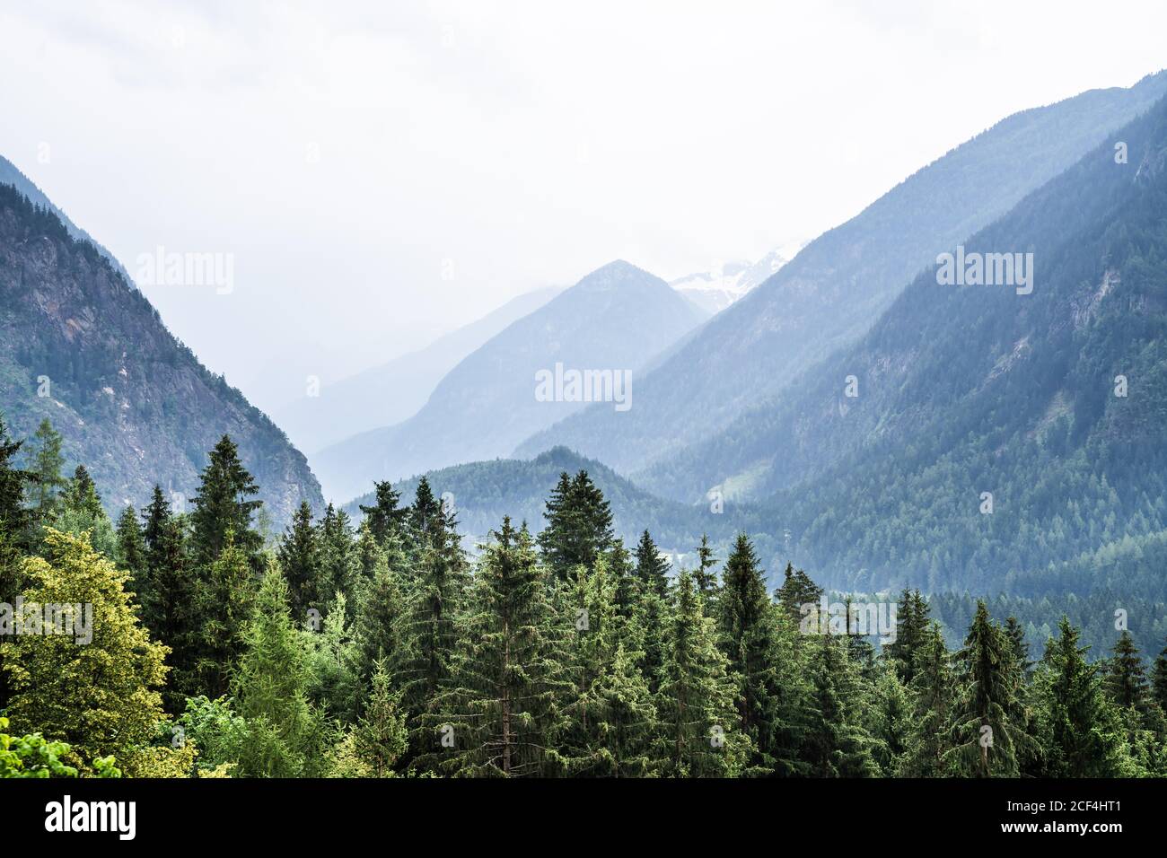 Alpen Berge. Alpine Austria Berg Mit Wolken Stockfoto