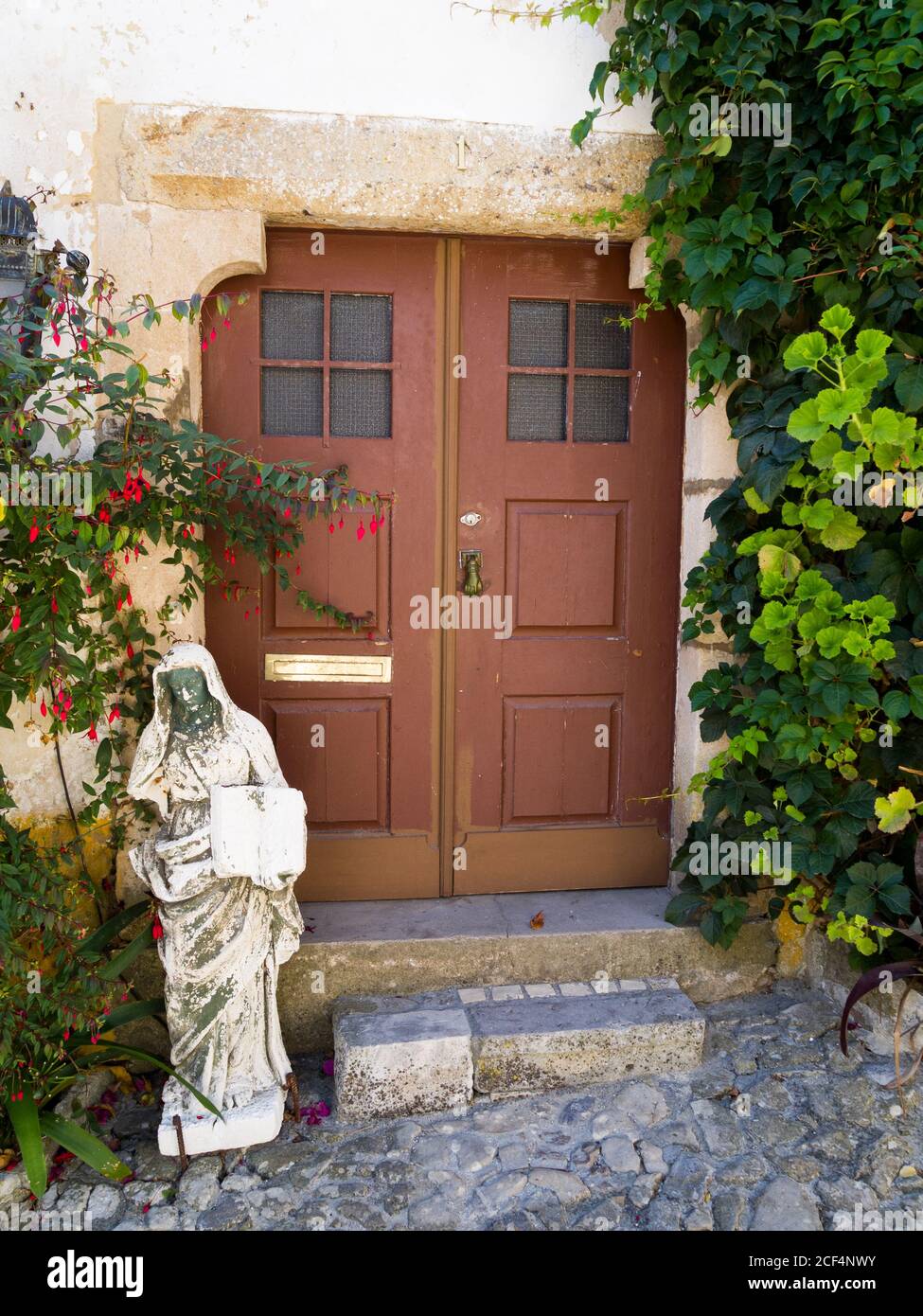 Dekoriert Haupteingang Tür in einem mittelalterlichen Haus - Óbidos Dorf Leiria Provinz - Portugal. Stockfoto