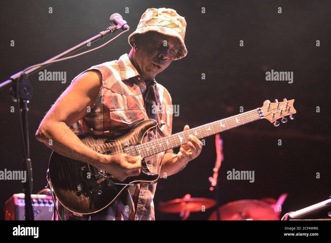 Gitarrist Vernon Reid, von lebendigen Farben Stockfoto