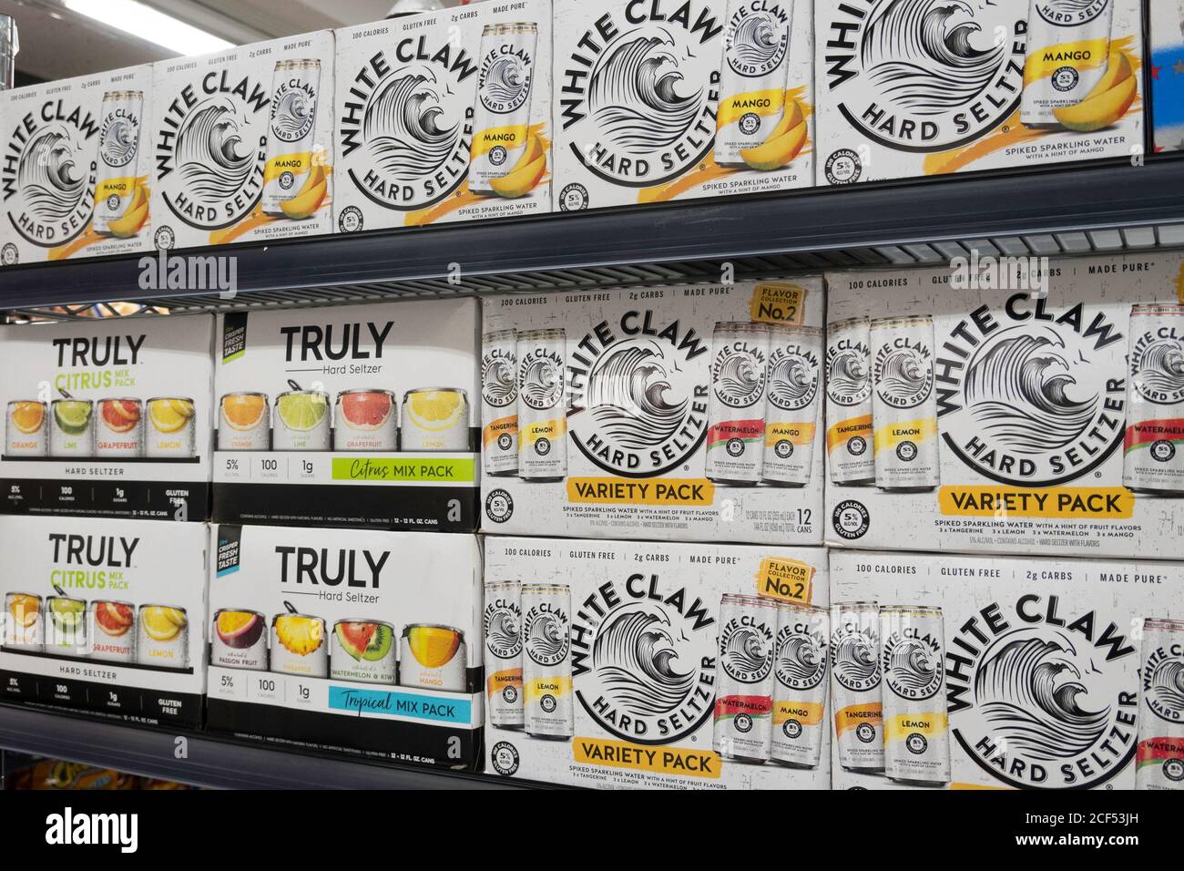 Hard Seltzer zum Verkauf im D'Agostino Lebensmittelgeschäft in New York City, USA Stockfoto