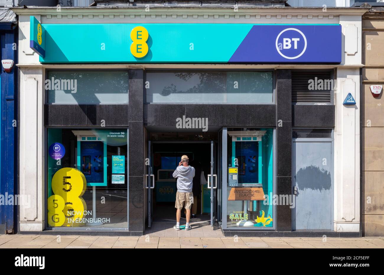 EE und BT Mobile Phone Shop, Princes Street, Schottland, Großbritannien. Stockfoto