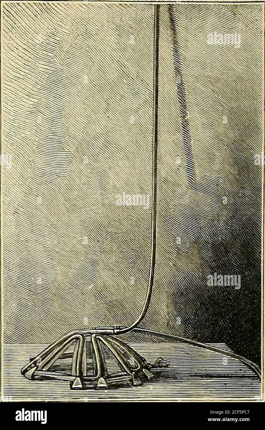 . Krankenpflege fèur Mediciner : mit 368 Holzschnitten im Text. Abb. 183. Kühl röhren« Abb. 182, 183, 184, 185. Die vonLeiter angegebenen Kühlröhren wer-den entfernt aus Gummi hergestellt in flaclicnartiger aneinandergrenzend-legug gestaltet (Abb. 182, 183), oderaber es liommen biegsame Jletall-röhreu zur Veianwendung (Abb. 184);für den Kopf ist eine Kappenfornibeson zweckmäßig (Abb. 184, 185).Nachdem es möglich geworden. Alu-minium zu löten, werden sie inneuer Zeit auch nacli der Angabevon Prof. Dr. med. GÄRTNER ausAluminiumrohr gefertigt und bildenso besonders leichte und l)equemeGeräte.. Fi Stockfoto