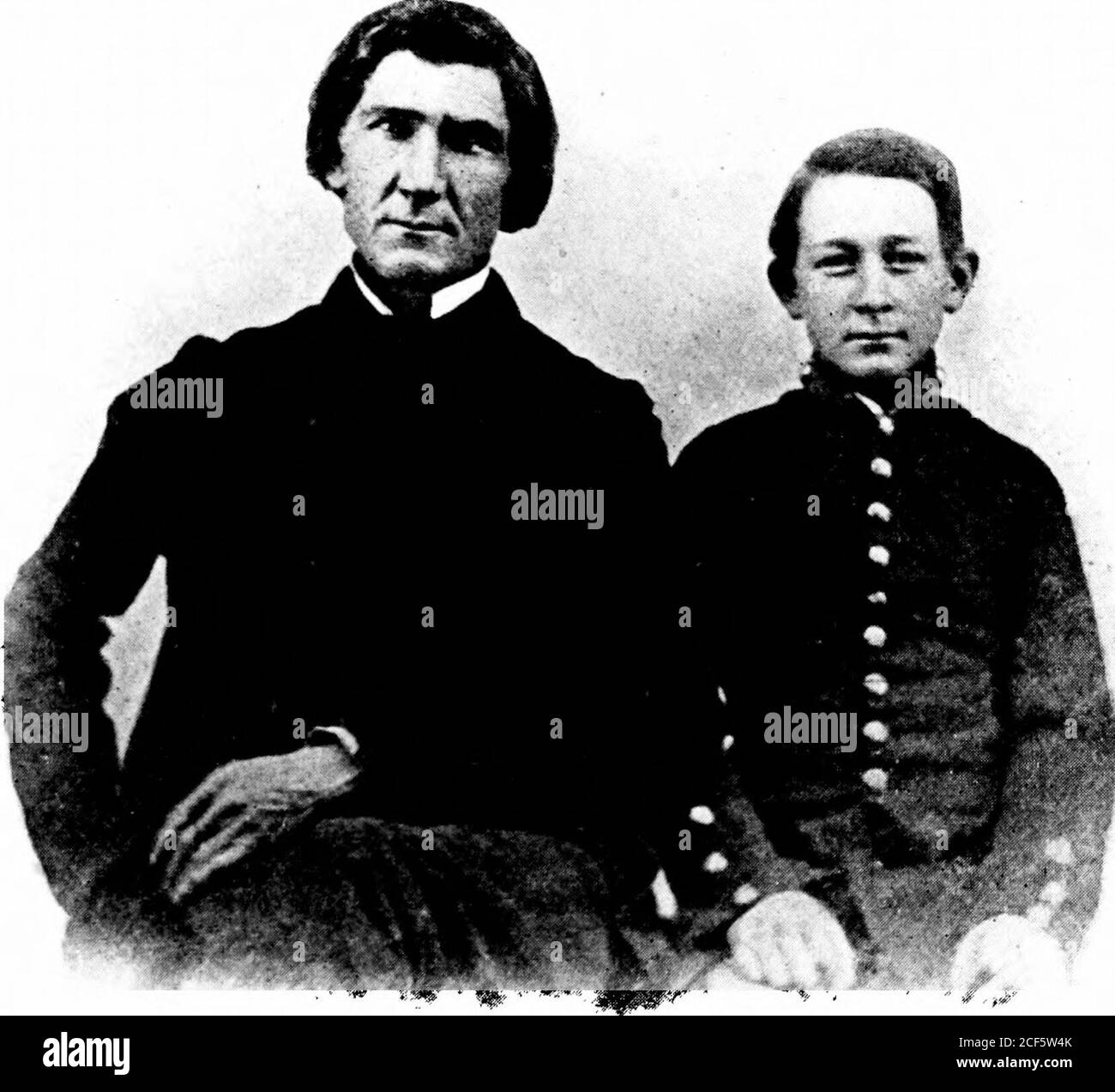 . Die Memoiren von Colonel John S. Mosby [elektronische Ressource]. E zukünftige Partisanenführer, und, mit Affirm, stand auf der hinteren Veranda, wenn Turpinnäherte. Er trat sofort auf Mosby vor – aber nicht weit; dieser brachte seine Pfefferbox in die tat.mit sofortiger Wirkung. Turpin ging mit einem Bulletin seine Kehle hinunter und wurde so gut wie tot aufgenommen. . .der Prozess wird in unserem lokalen Gericht immer noch als Ursache ceUbre bezeichnet. Vier große Rechtsanwälte waren in ihm beschäftigt:die Namen von Robertson, Rives, Watson und Leachadorn die rechtlichen Annalen von Virginia. Der Staatsanwalt in diesem Fall war Richter WilliamJ. Robertso Stockfoto