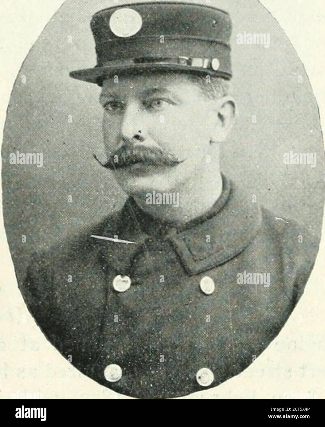 . The Exempt Firemen of San Francisco; ihre einzigartige und galoppierende Platte. CAPT. HUNkV SCHMIDT 2l6 SAN FRANCISCO FEUERWEHRLEUTE Harrigan, J. McKnight und J. Devlin, hosemen. Am 1. Juli 1893, die Firma verschwenderte in eine Motorenfirma, die Roll-Call zu dieser Zeit: H.. LIEUT. JAMES J. KELLY Schmidt, Vorarbeiter; P. Canty, Assistenzvorarbeiter; J. Trainer, Ingenieur; J. Tyrel, Stoker; John Allen, Fahrer: J. Devlin,Frank Koopman, J. Smith, M. J. Farley,J. Gavin, J. Herlihy und Tom Dunagan, Hosemen. Henry Schmidt ist standhaft in seiner Loyalität zu Engine No.20, und ist immer noch mit ihm als Kapitän. Er ist da Stockfoto