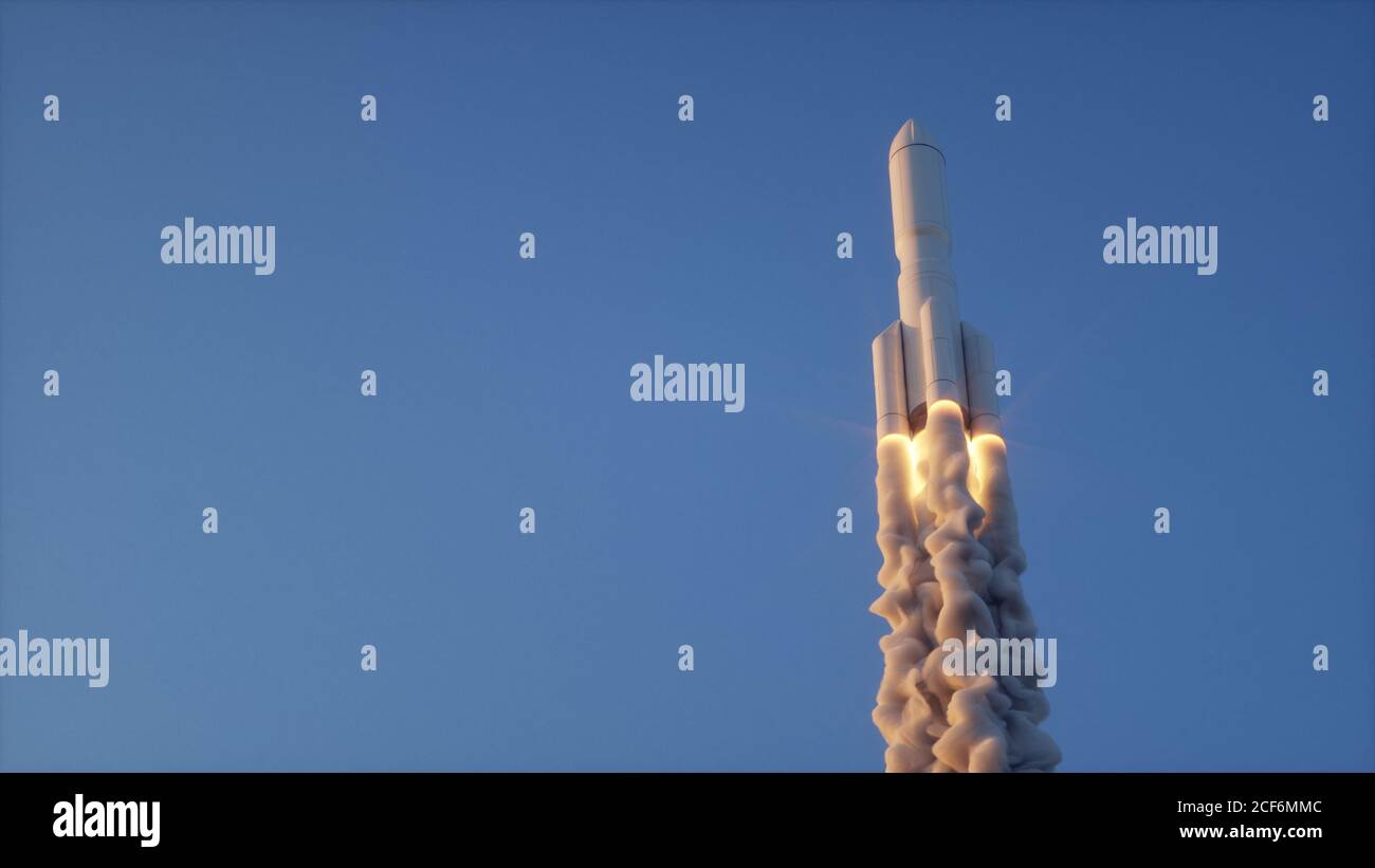 Rakete steigt durch den Himmel. Stockfoto