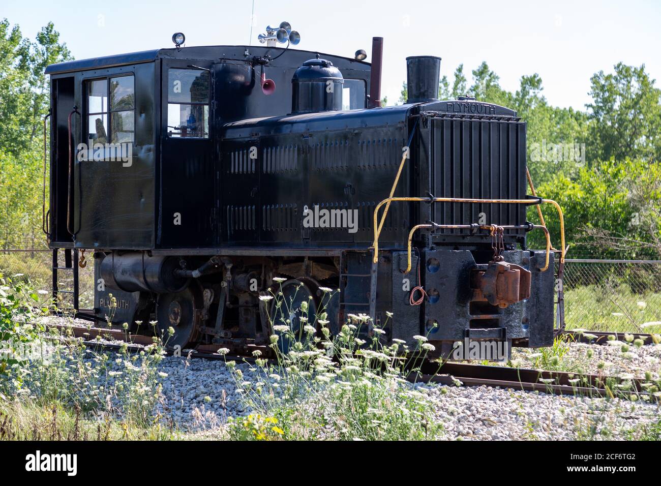 Eine antike Plymouth-Lokomotive befindet sich auf dem Gelände der Fort Wayne Railroad Historical Society in New Haven, Indiana, USA. Stockfoto
