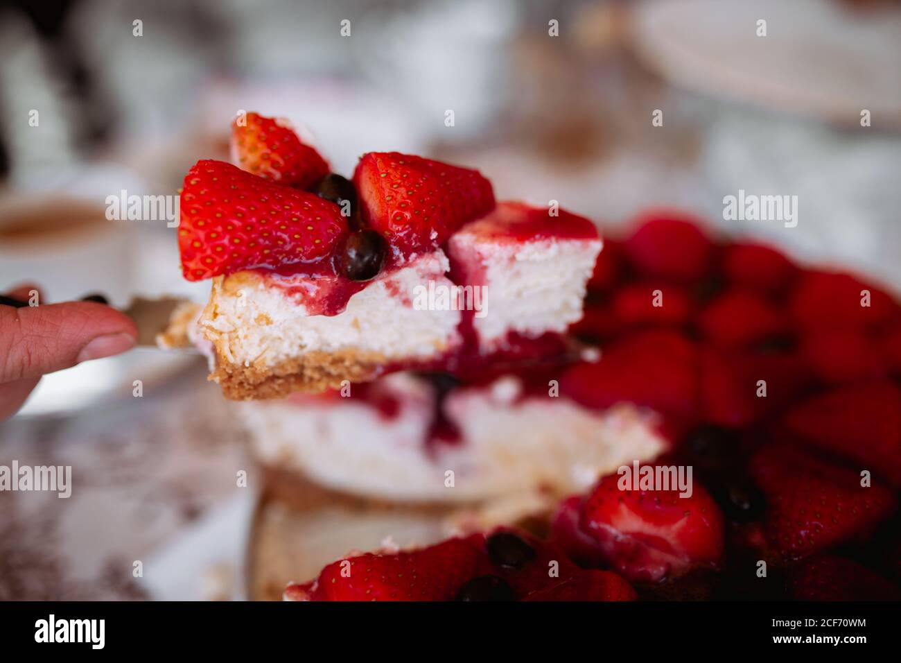 Hand Kuchen Stockfotos Und Bilder Kaufen Alamy