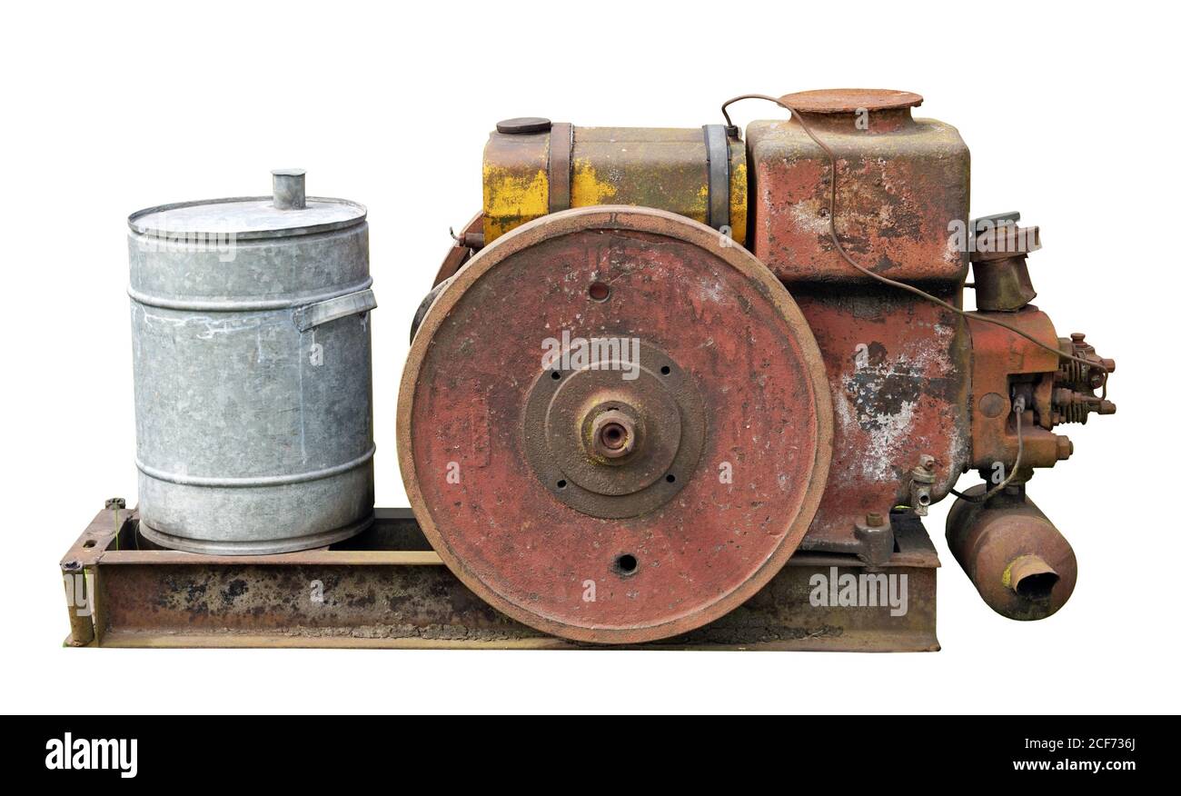 Rostigen vintage kleine Traktoren Dieselmotor . Die Metallausrüstung wird vor mehr als hundert Jahren hergestellt. Massenproduktion. Stockfoto