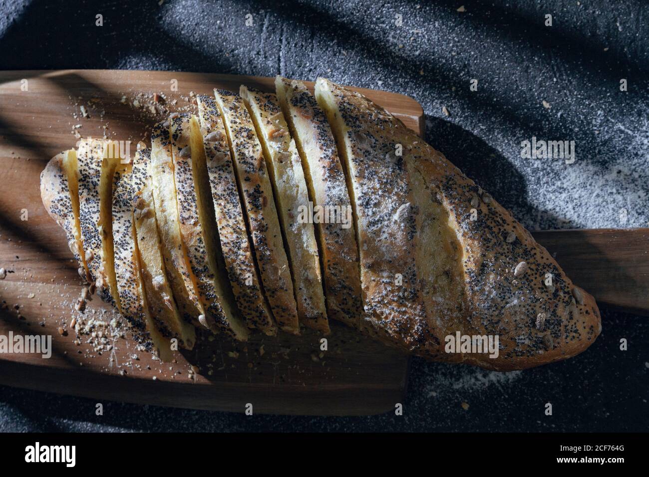 Ordentlich geschnittenes Brot zum Frühstück Stockfoto