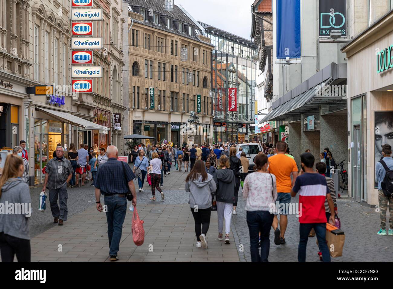 Werbung, Herbst, braunschweig, braunschweig, Gebäude außen, City Lifestyle, City Street, Stadtbild, Menschenmenge, Menschenmenge, Tag, Demonstration, dow Stockfoto