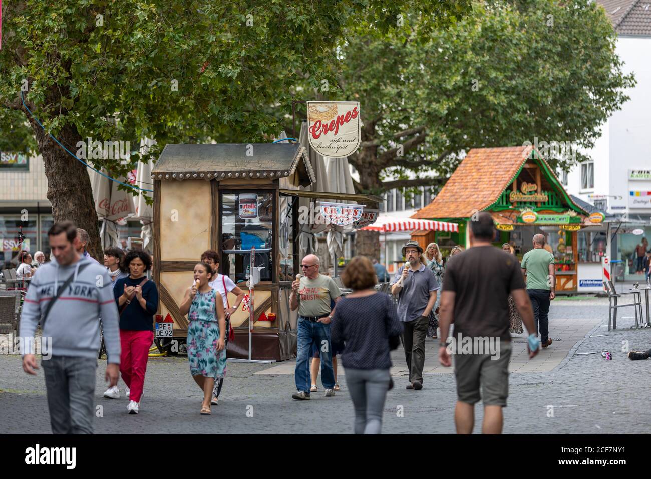 Werbung, Herbst, braunschweig, braunschweig, Gebäude außen, City Lifestyle, City Street, Stadtbild, Menschenmenge, Menschenmenge, Tag, Demonstration, dow Stockfoto