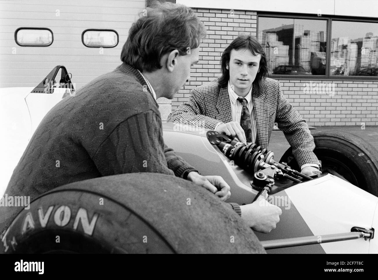 Der junge Ingenieur Simon Marshall arbeitet bei Lola Sports Cars, St. Peter’s Hill, Huntingdon. 09. März 1992. Foto: Neil Turner Stockfoto