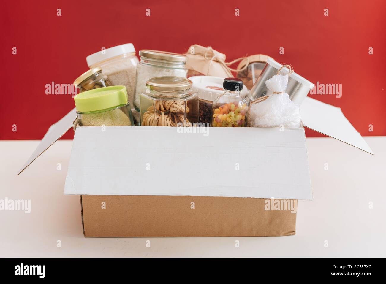 Unterstützende Gehäuse oder Lebensmittel-Spende für die Armen Stockfoto