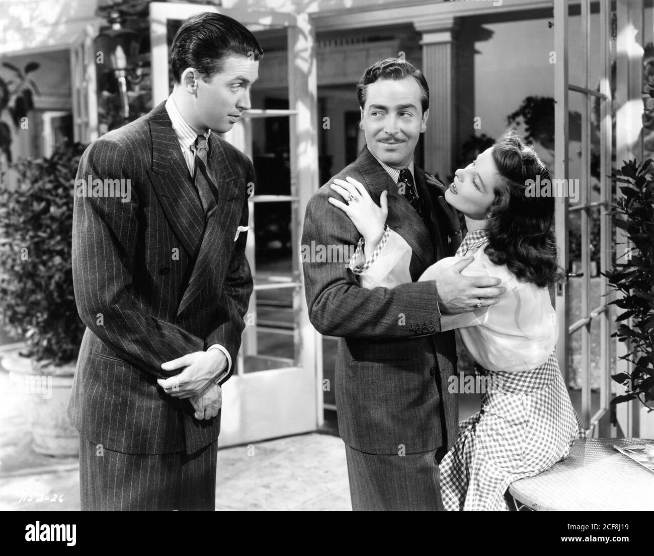 JAMES STEWART JOHN HOWARD UND KATHARINE HEPBURN IN PHILADELPHIA STORY 1940 Regisseur GEORGE CUKOR spielt Philip Barry Drehbuch Donald Ogden Stewart Kleider von Gilbert Adrian Metro Goldwyn Mayer Stockfoto