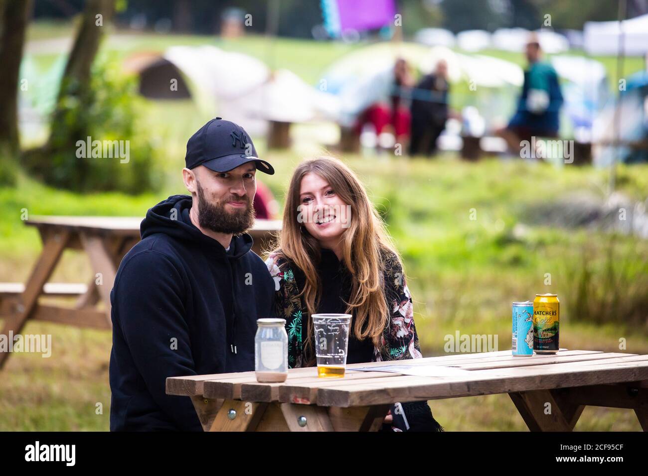 Wir sind kein Festival sozial distanziert Veranstaltung in Pippingford Park - Camping mit Festivalstimmung Stockfoto