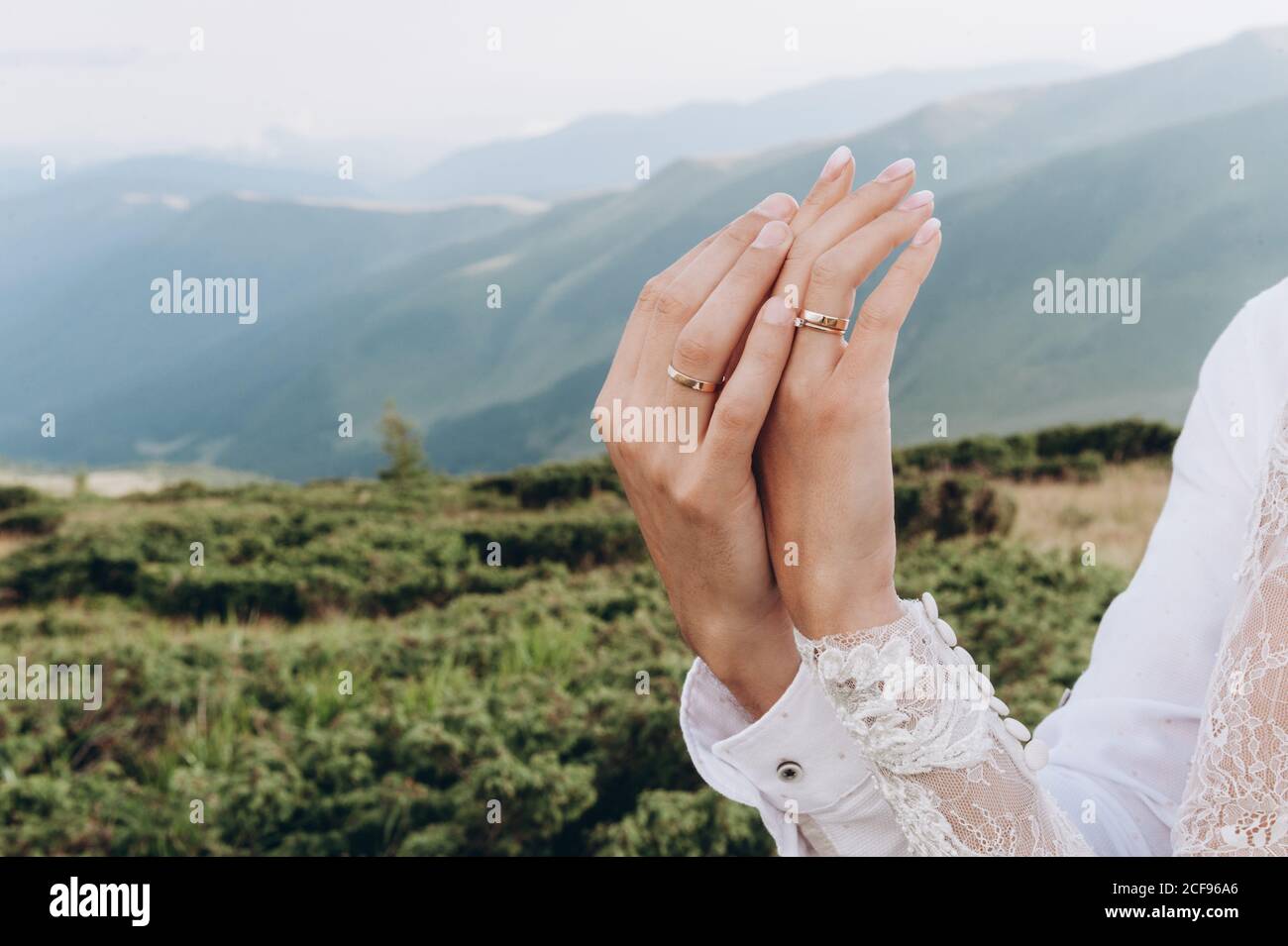 Hochzeitsthema, halten Hände Brautpaar Stockfoto