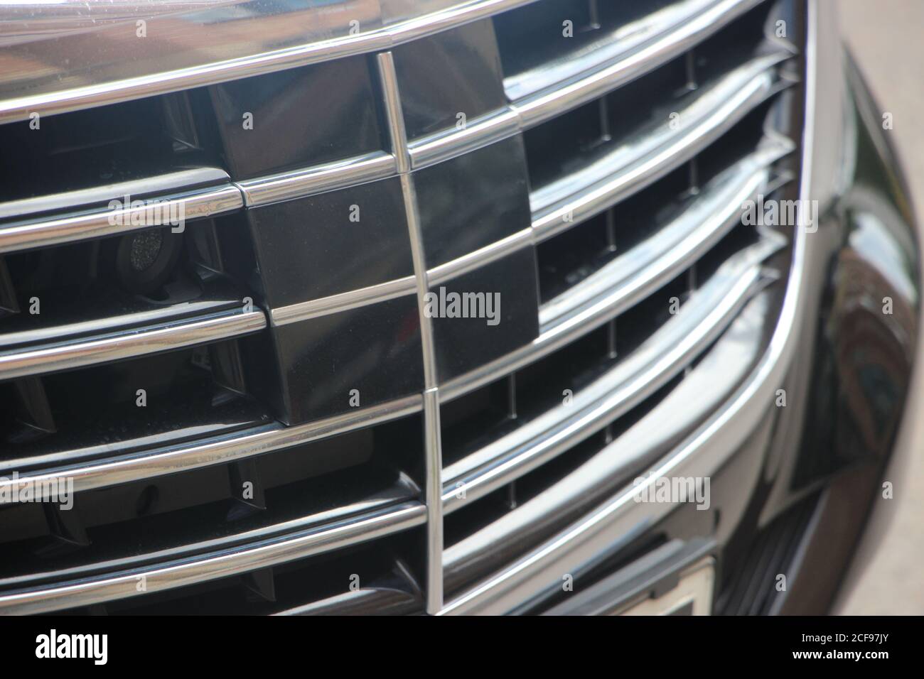 Frontgrill eines Autos Closeup. Luxus Auto Tapete Hintergrund Stockfoto
