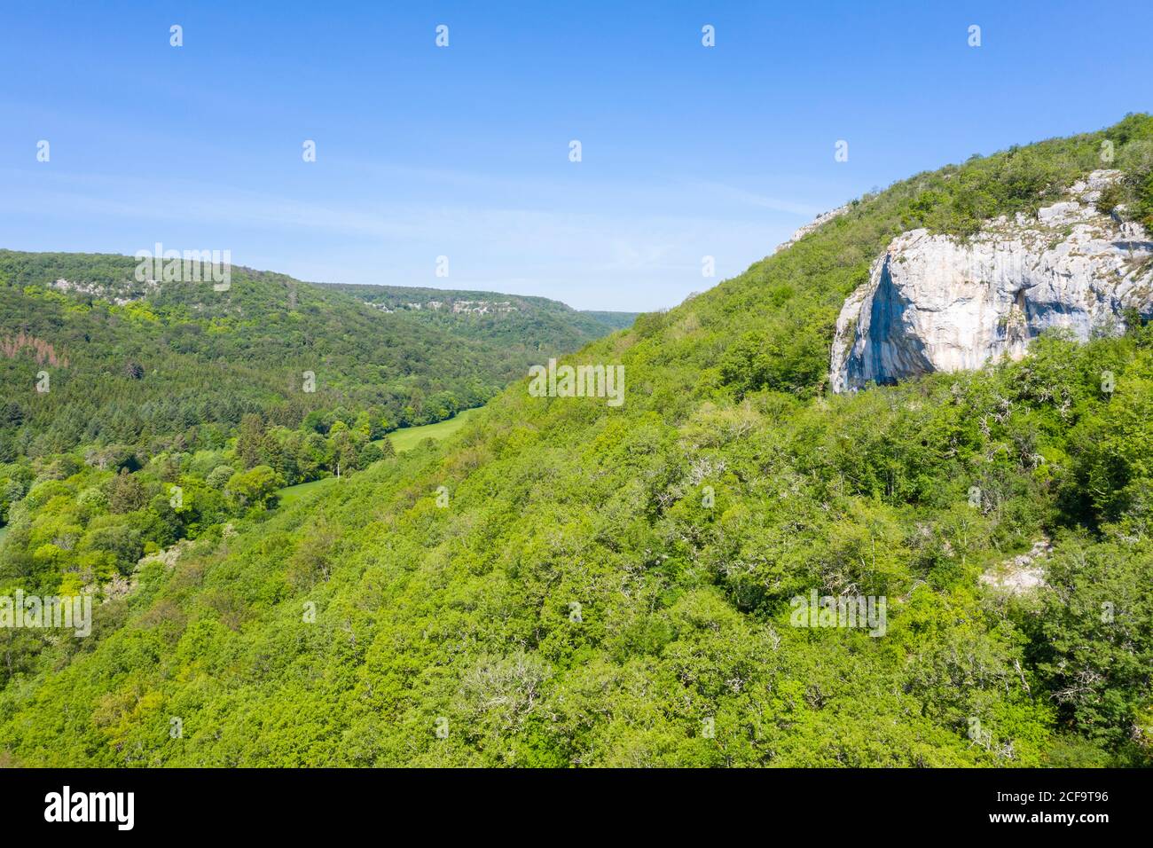 Frankreich, Cote d’Or, Regionales Naturreservat Val Suzon, Messigny et Vantoux, Foret Domaniale de Val Suzon (Luftaufnahme) // Frankreich, Côte d’Or (21), rés Stockfoto